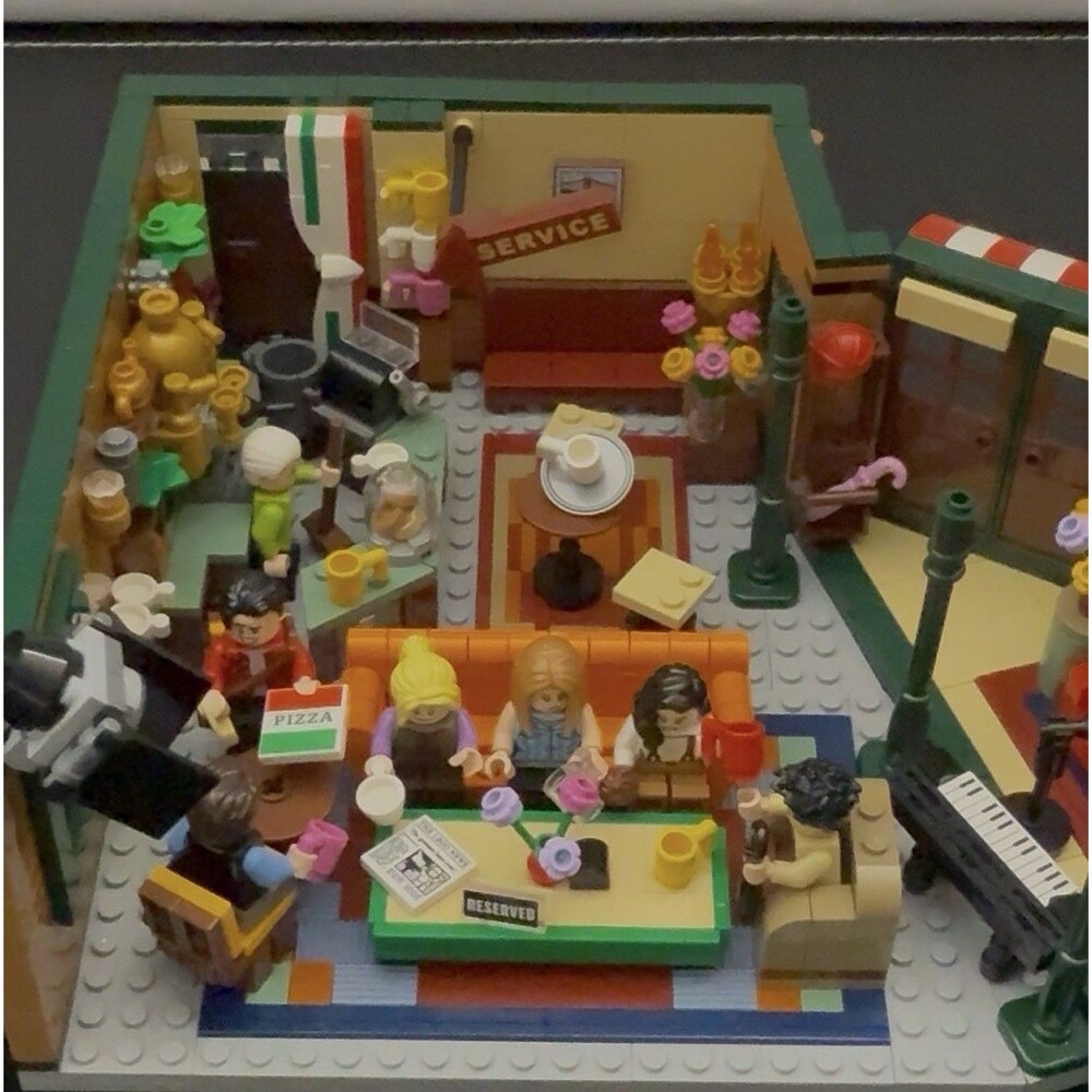 Lego Ideas 21319 Friends Central Perk Set TV Cafe Television Series Show - Picture 3 of 5